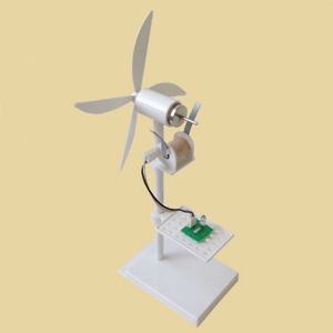 바람으로 회전하는 풍력발전기